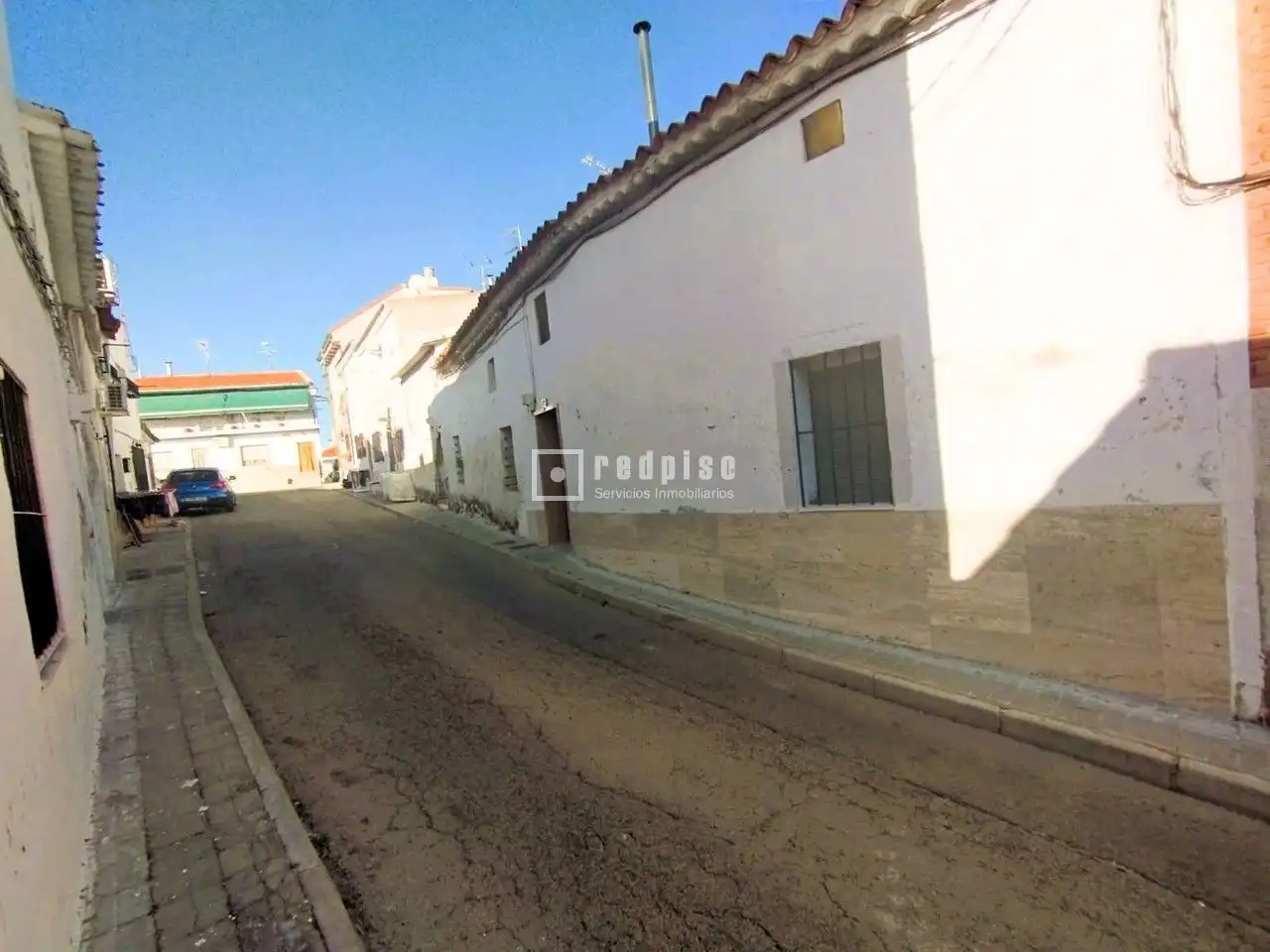 Vista exterior de Casa o xalet en venda en Torres de la Alameda amb Jardí privat i Traster