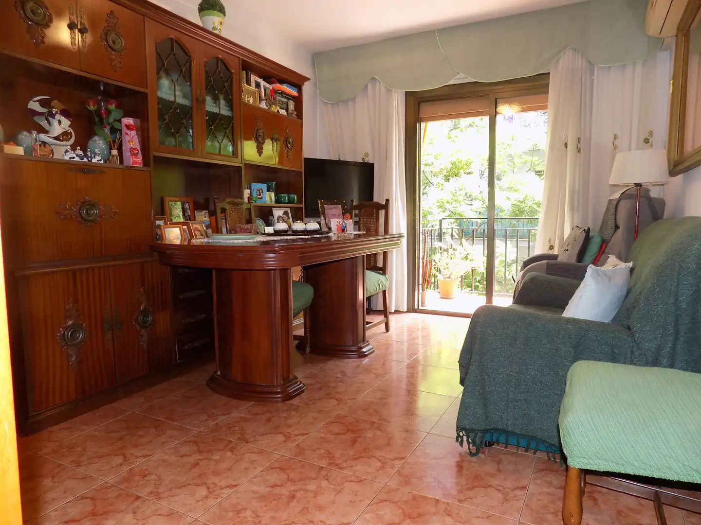 Sala d'estar de Pis en venda en Santa Coloma de Gramenet amb Aire condicionat, Moblat i Balcó