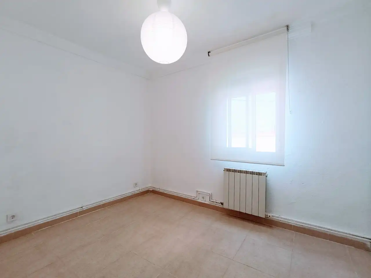 Schlafzimmer von Dachboden zur Miete in Madrid mit Heizung und Waschmaschine