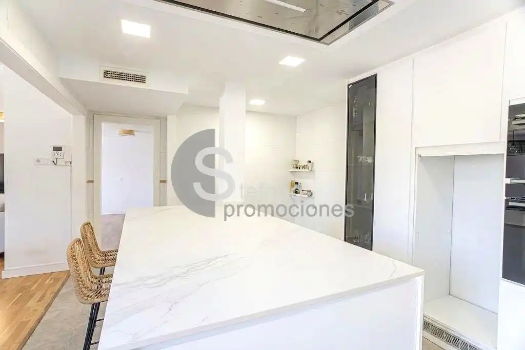 Cuina de Casa adosada en venda en Málaga amb Aire condicionat, Jardí privat i Terrassa