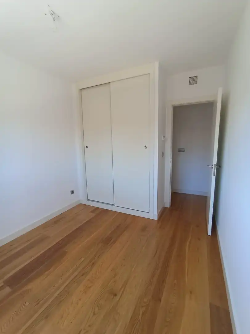 Schlafzimmer von Dachboden zur Miete in Madrid mit Klimaanlage, Heizung und Terrasse