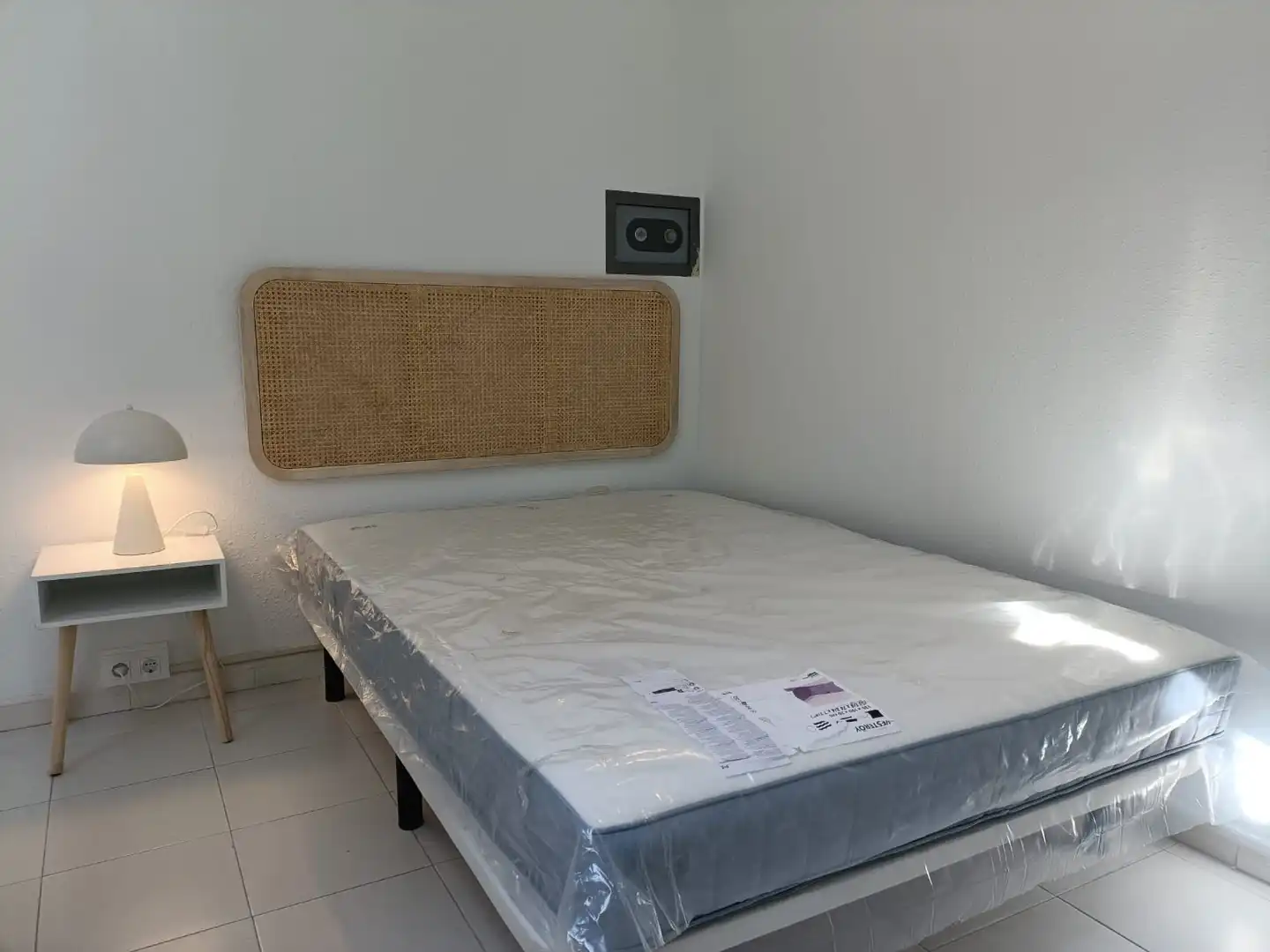 Dormitori de Àtic de lloguer en Sevilla amb Aire condicionat, Terrassa i Moblat