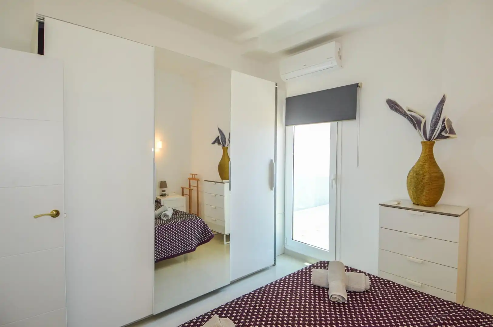 Schlafzimmer von Dachboden zum Verkauf in Mogán mit Klimaanlage, Terrasse und Balkon