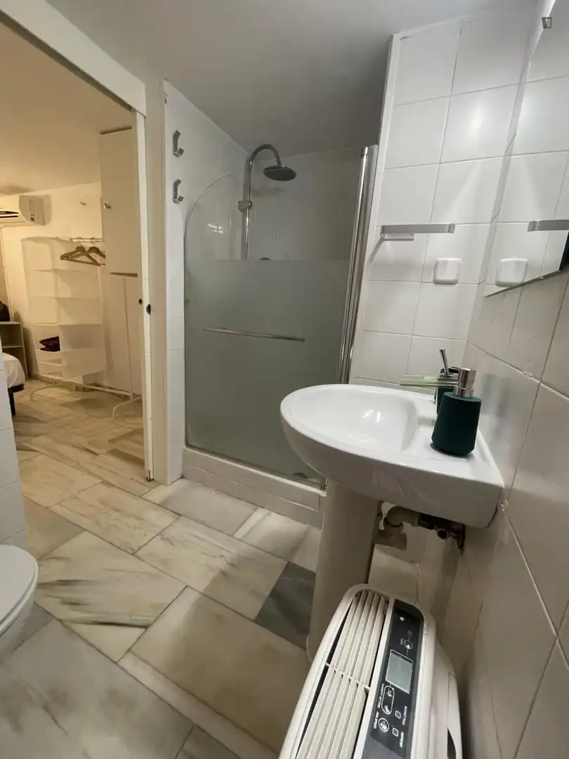 Baño de Apartamento de alquiler en Madrid con Aire acondicionado, Calefacción y Amueblado