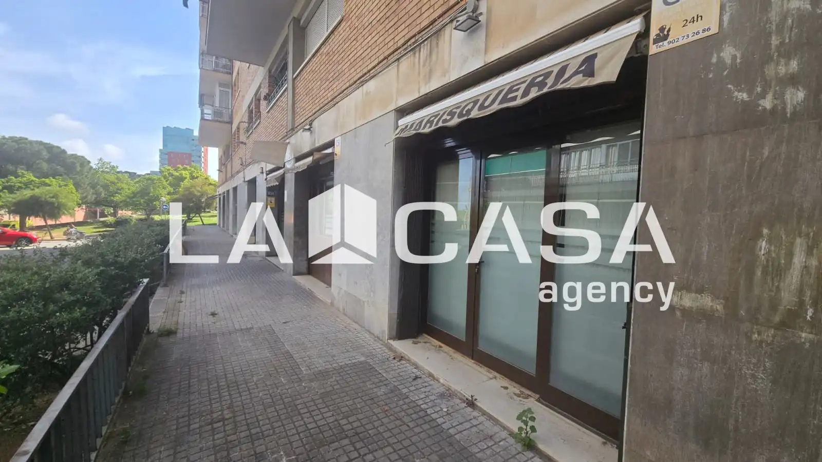 Vista exterior de Local en venta en Barcelona