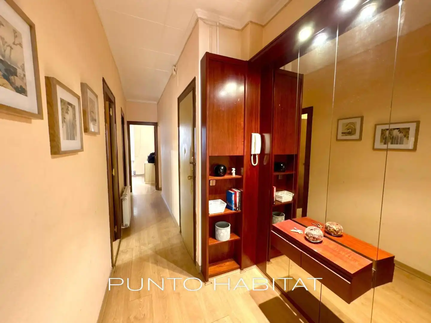 Flat for sale in Barcelona  with Air Conditioner, Heating and Parquet flooring