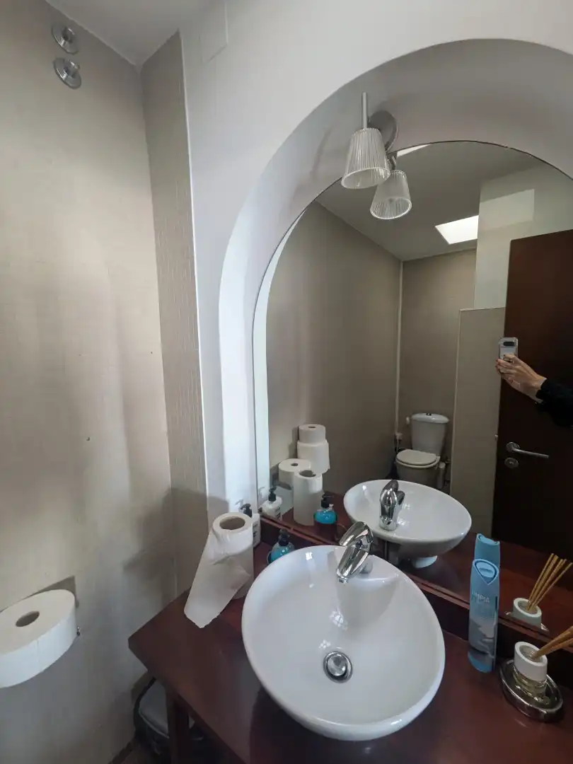 Baño de Oficina de alquiler en Madrid con Aire acondicionado, Calefacción y Terraza