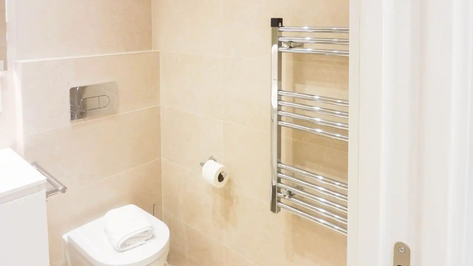 Badezimmer von Wohnungen zum Verkauf in Oliva mit Klimaanlage, Heizung und Terrasse
