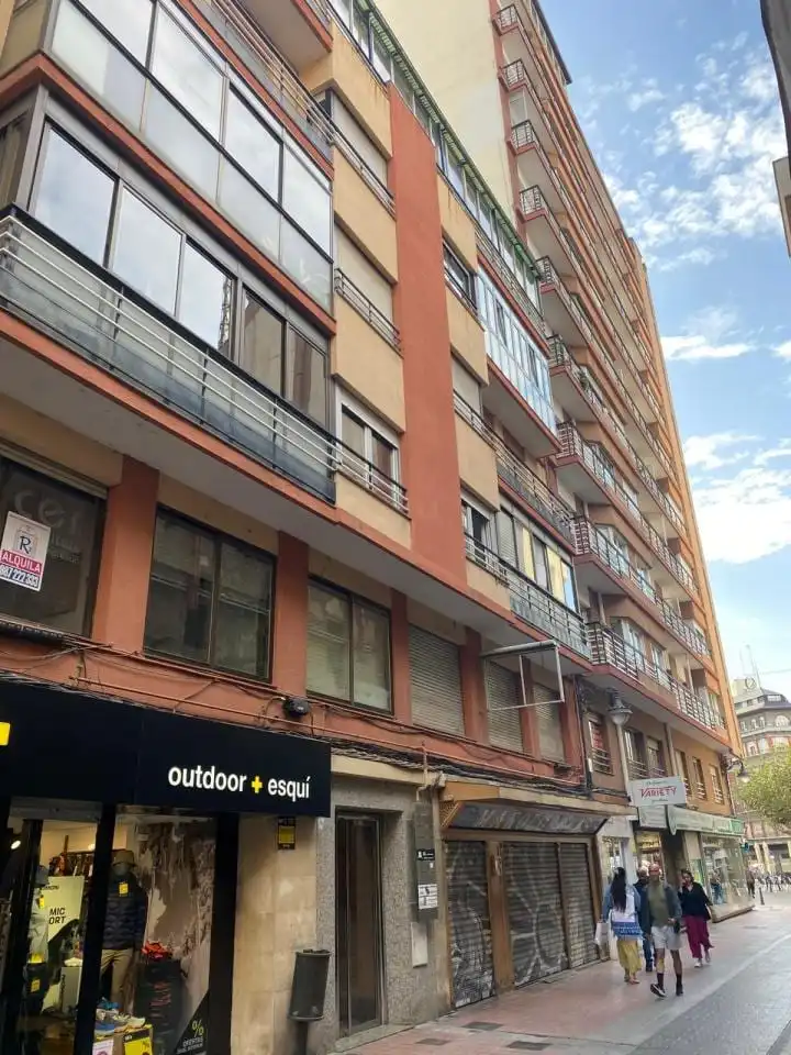 Ufficio con ascensore in vendita a Calle Guardia Civil 5 1º A 24001 Leon