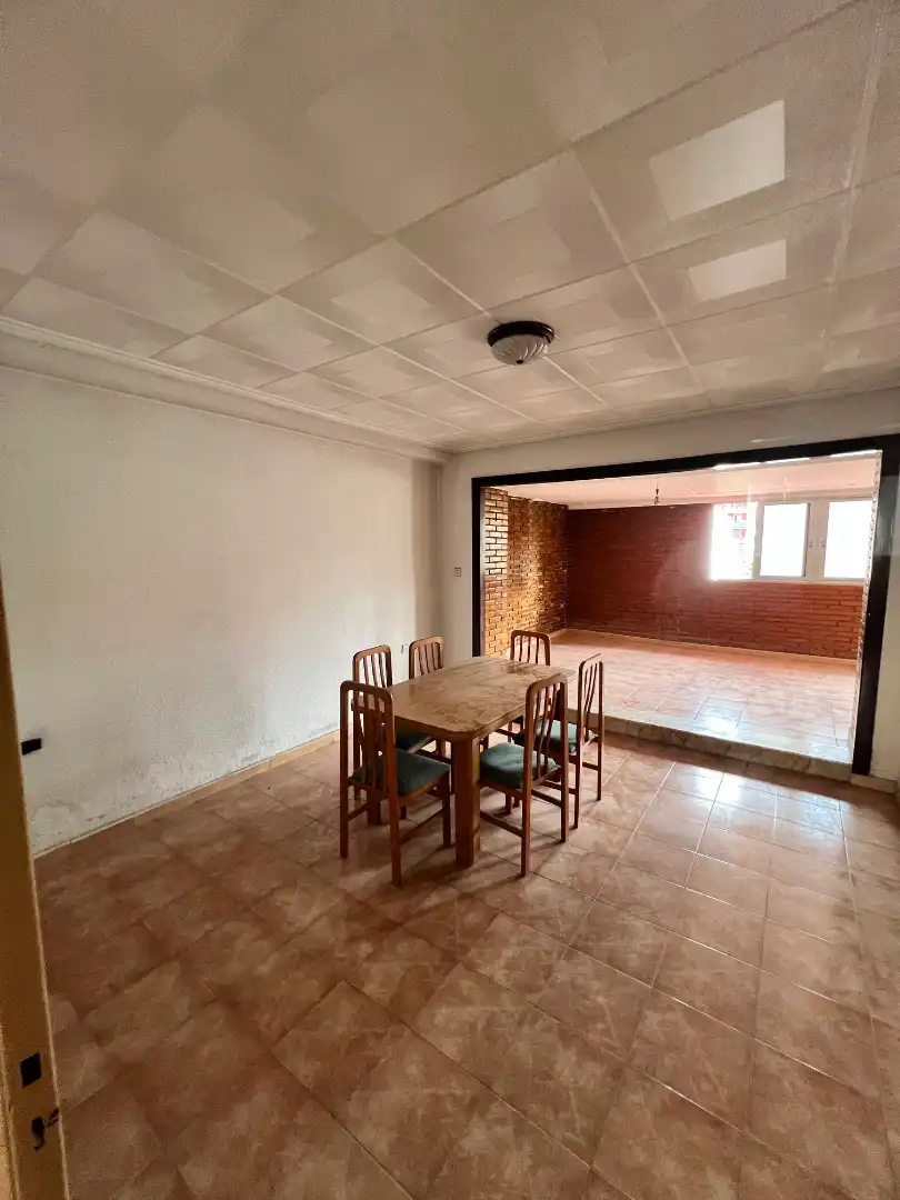 Piso en venta en Valencia con Terraza, Trastero y Amueblado