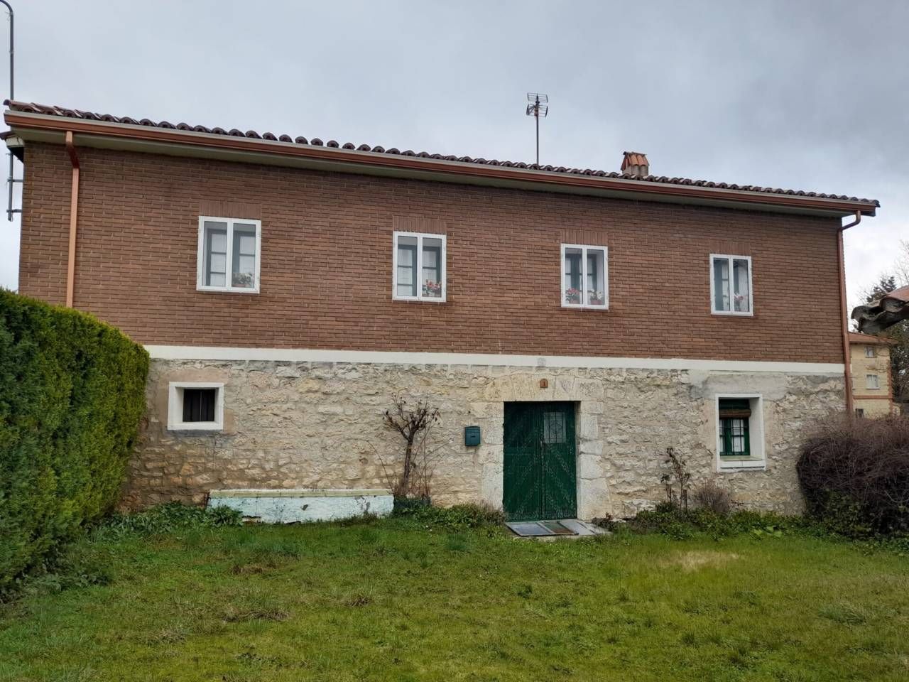 Vista exterior de Casa o xalet en venda en Atapuerca amb Jardí privat