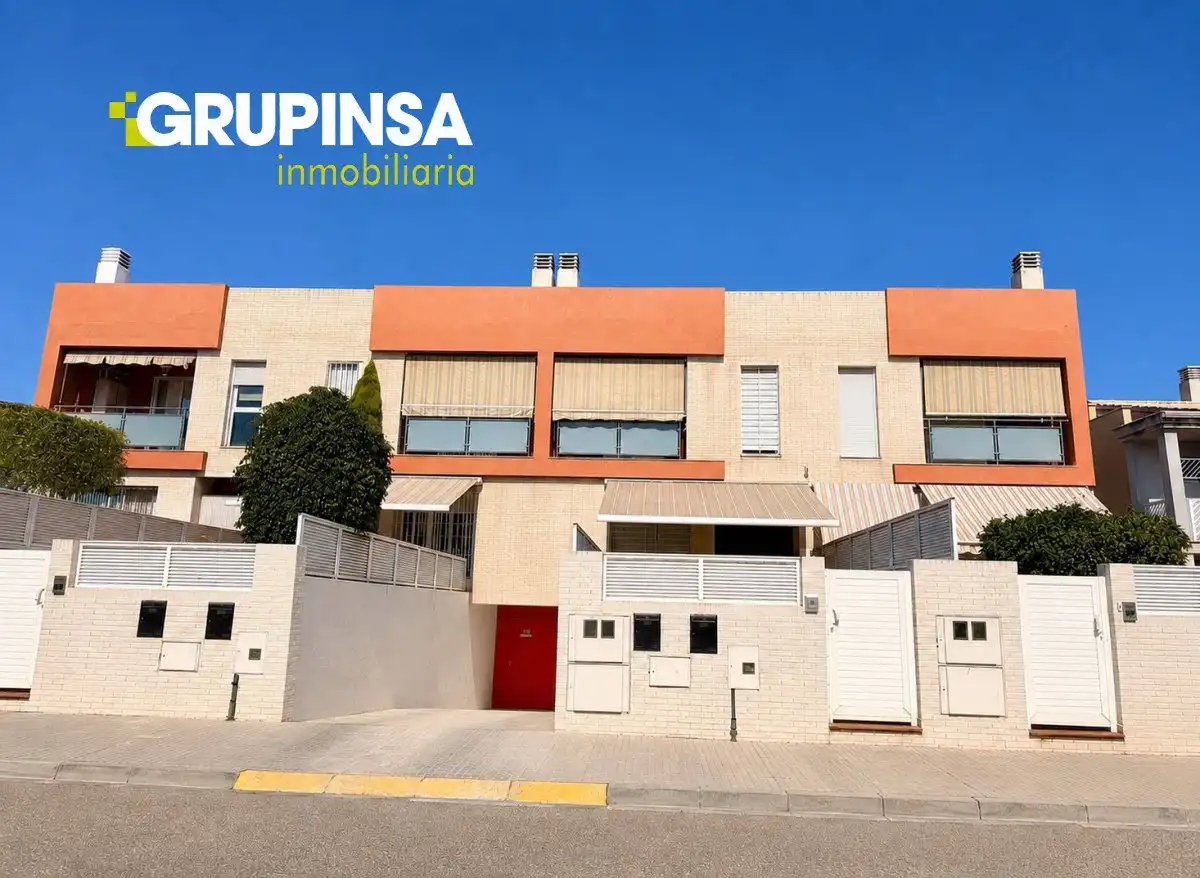 Vista exterior de Casa o chalet en venta en Almazora / Almassora con Aire acondicionado, Calefacción y Jardín privado