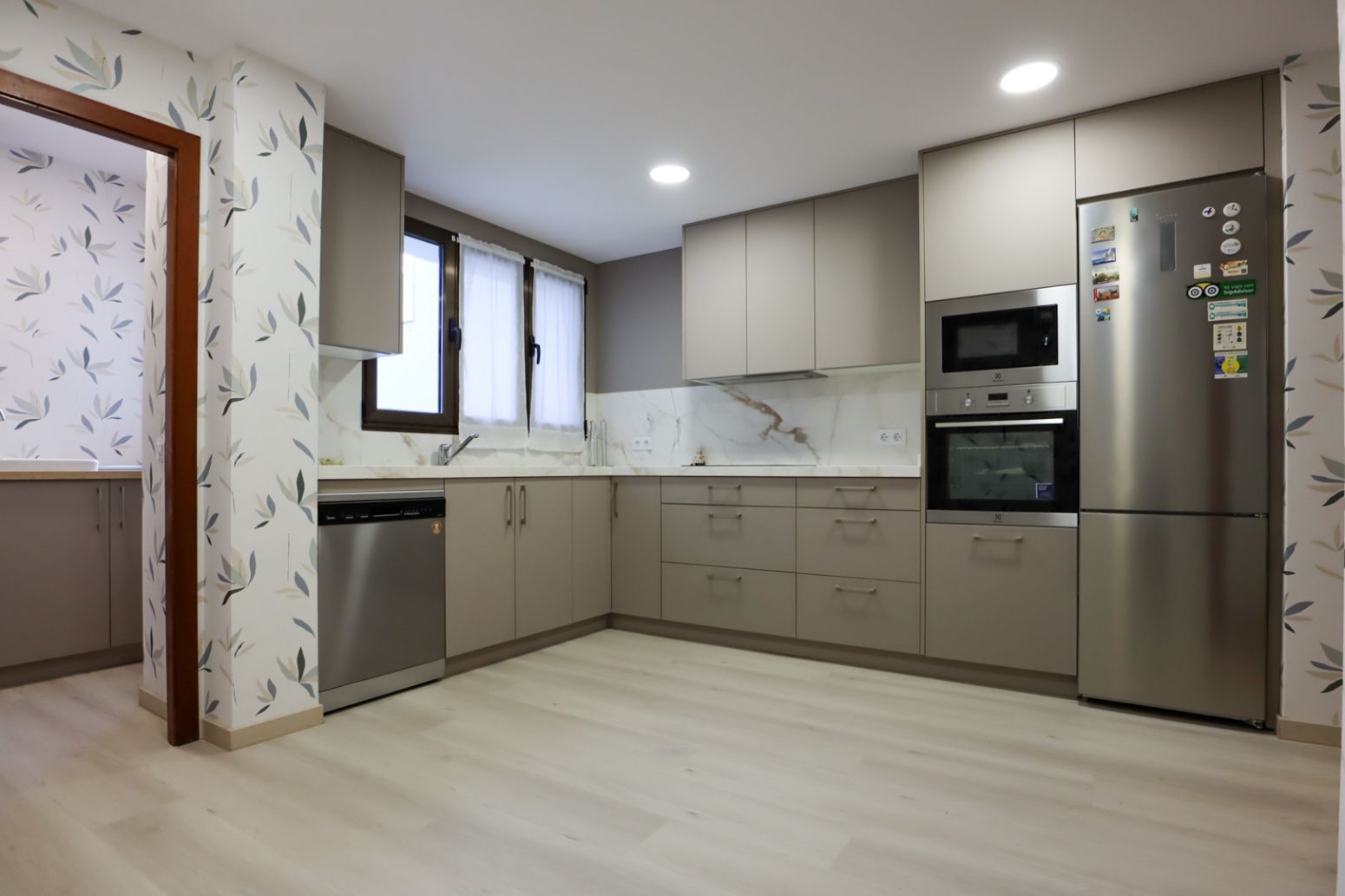 Kitchen of Flat to rent in Oviedo   with Heating, Parquet flooring and Balcony