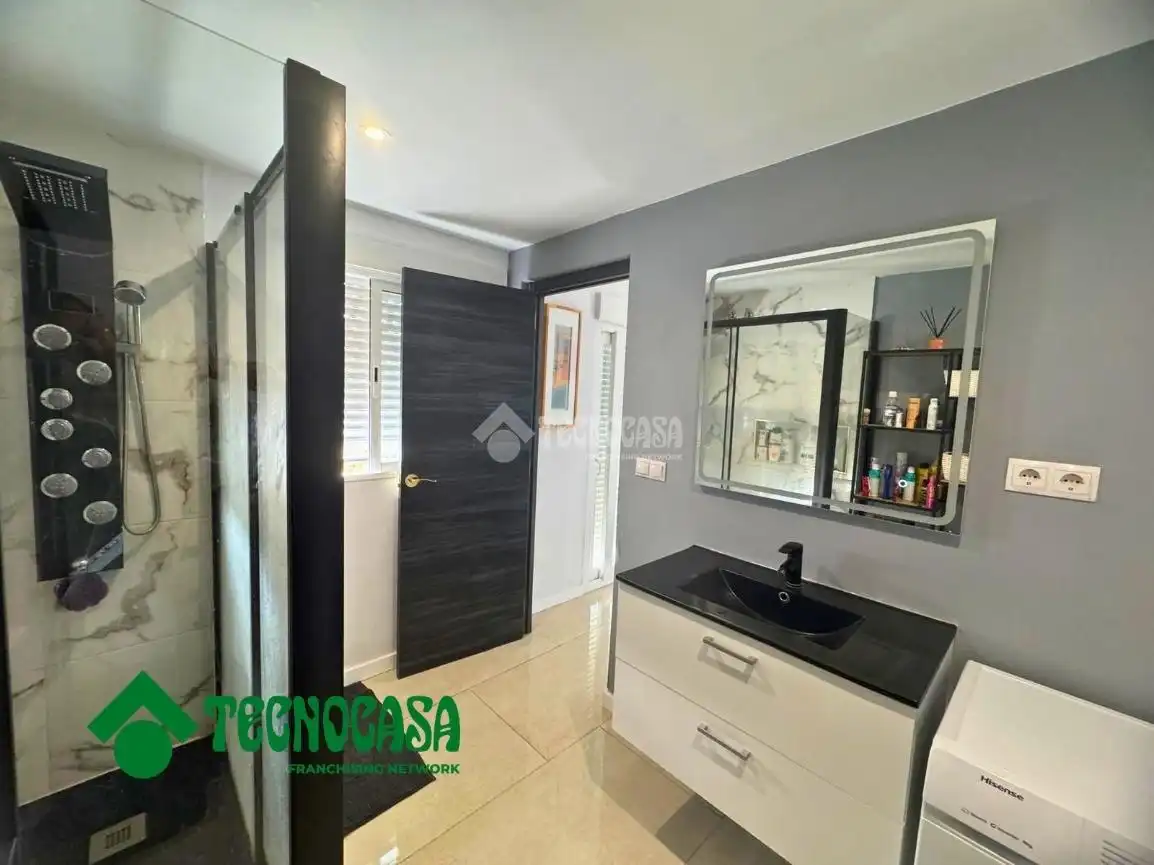Bathroom of Houses for sale in Coín, Málaga