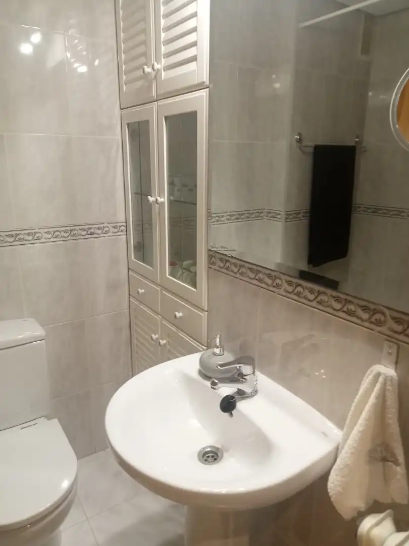 Bathroom of Flat for rent in Santiago de Compostela   with Heating, Parquet flooring and Terrace