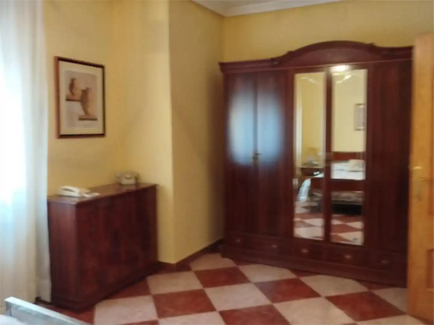 Dormitori de Casa adosada en venda en Coria amb Aire condicionat i Balcó