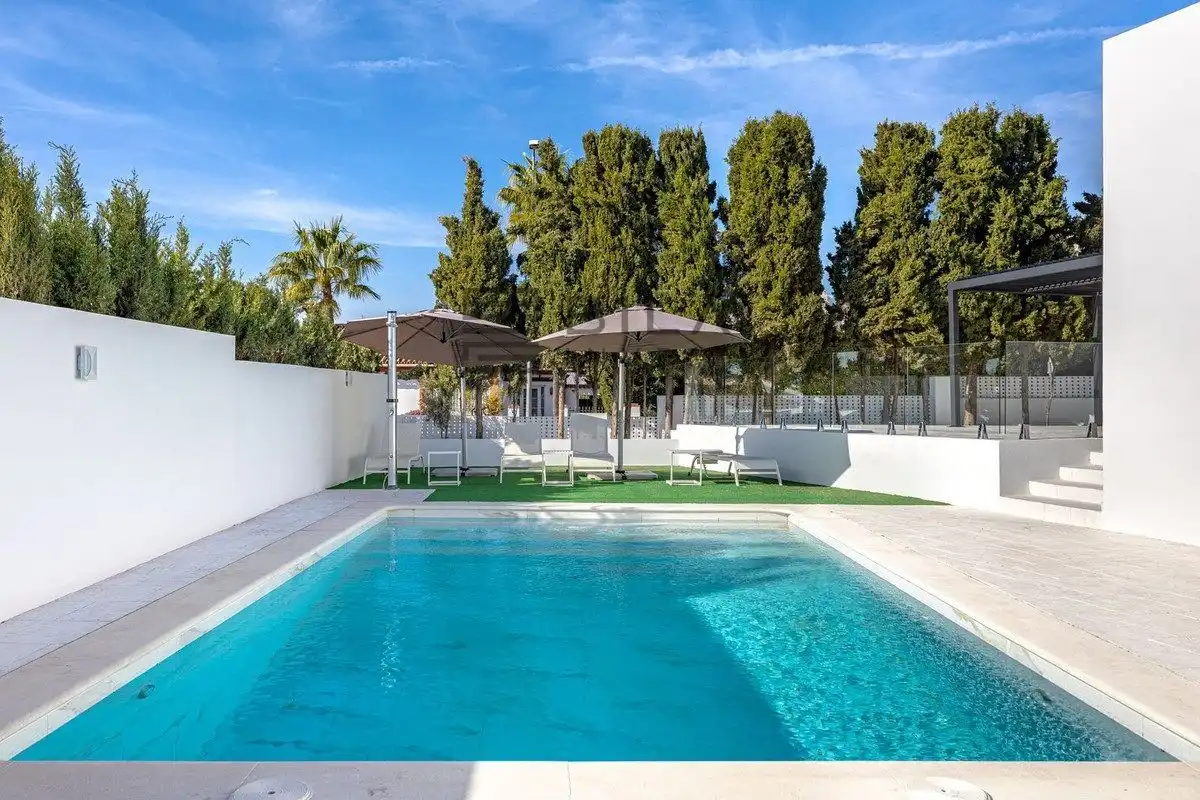 Chalet con piscina en venta en Riviera del Sol, imagen 2