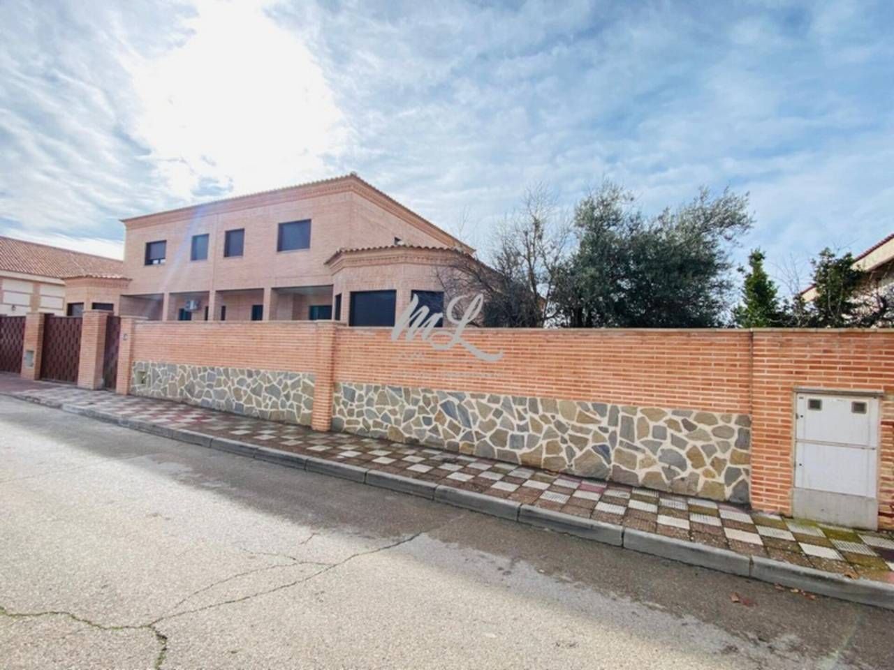 Vista exterior de Casa adosada en venda en Cobisa amb Aire condicionat, Calefacció i Jardí privat