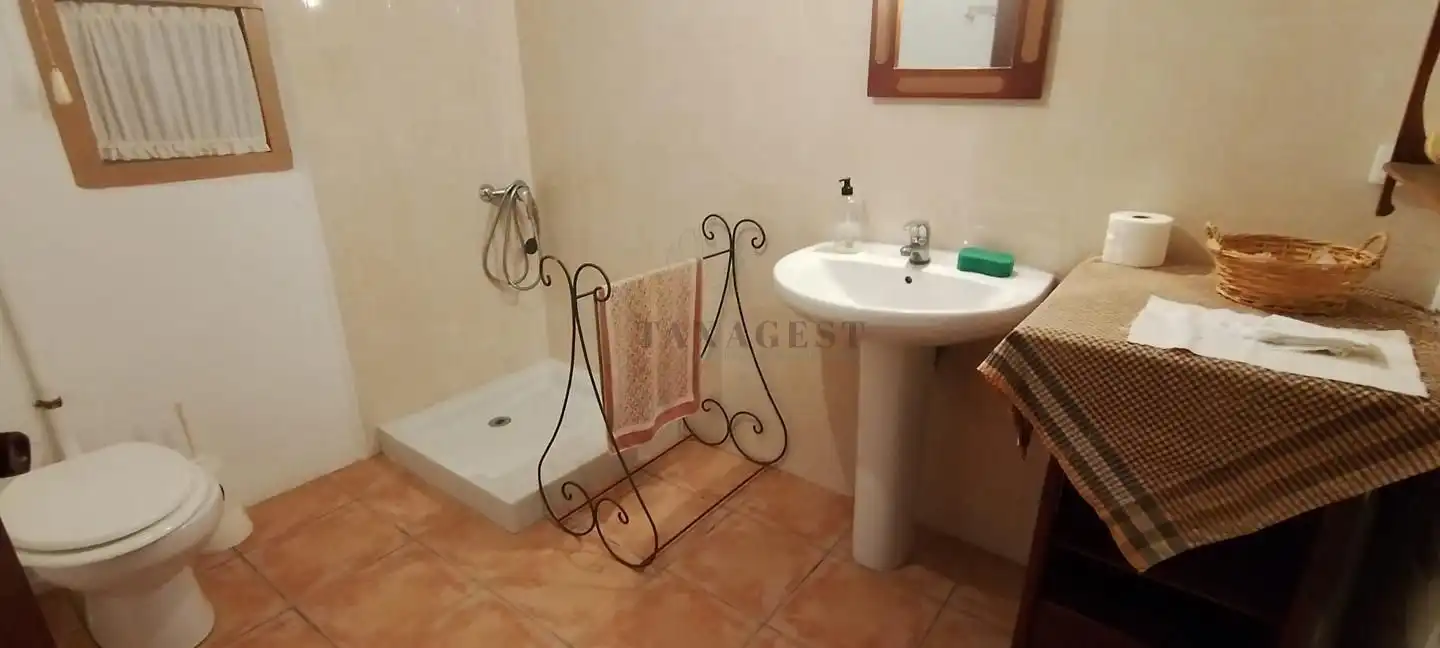 Bany de Finca rústica en venda en Tortosa amb Jardí privat i Moblat