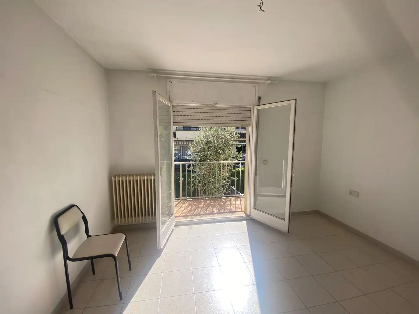 Habitación de Casa adosada en venta en Girona con Calefacción, Jardín privado y Terraza