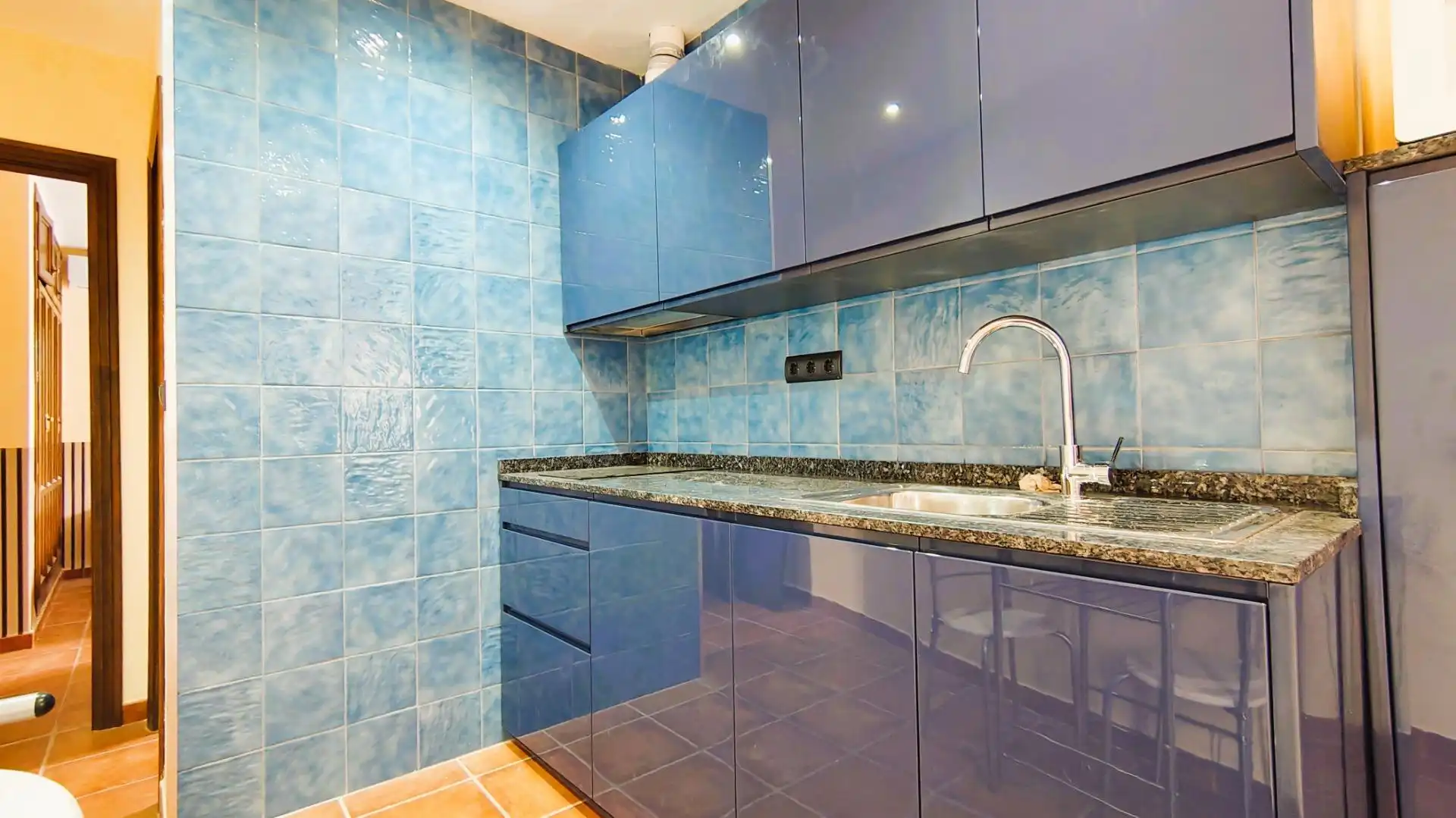 Cocina de Apartamento de alquiler en Marbella con Aire acondicionado, Jardín privado y Terraza