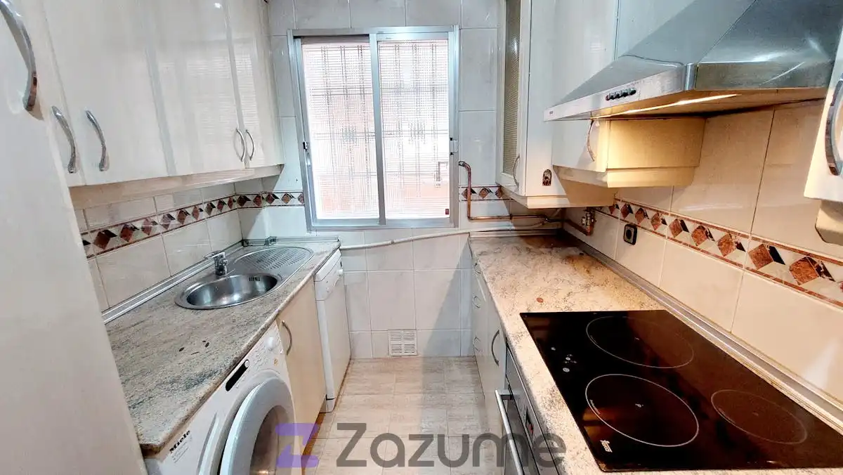 Kitchen of Flat for rent in Madrid  with Air Conditioner, Heating and Oven