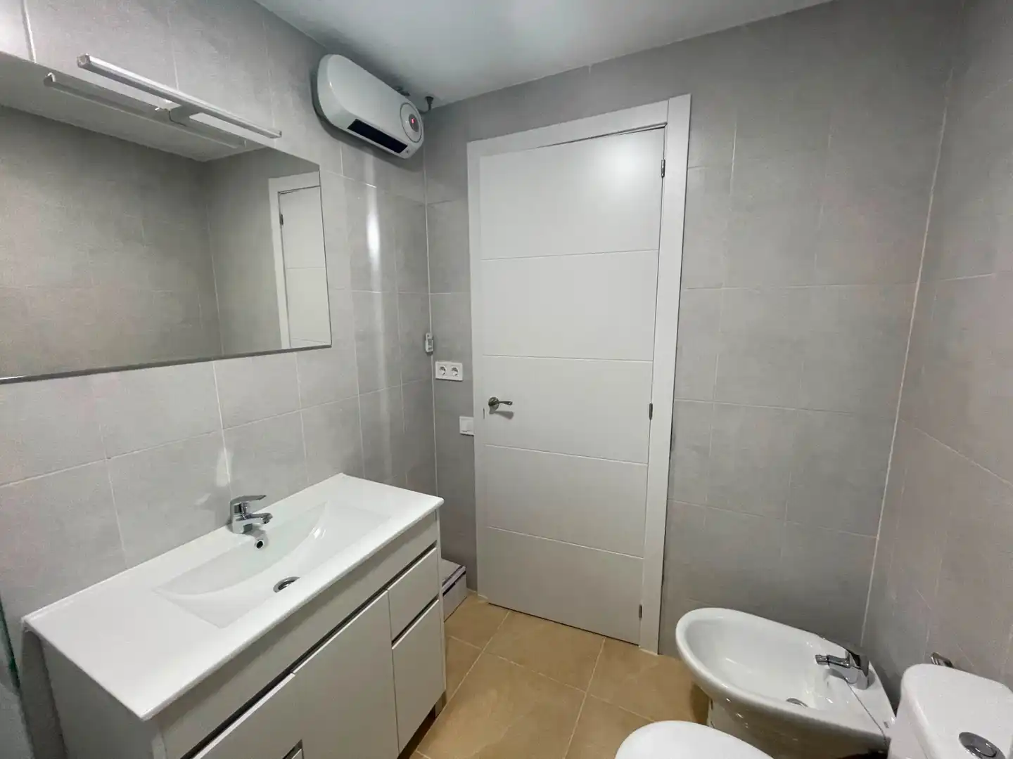 Baño de Piso de alquiler en Sant Celoni con Calefacción, Horno y Balcón