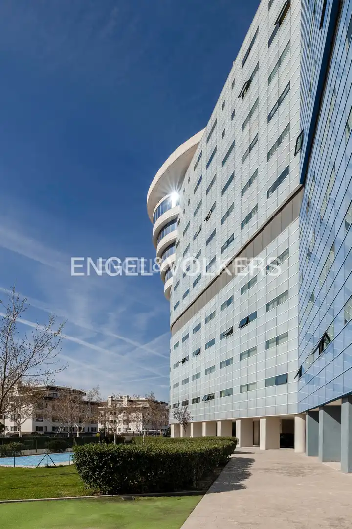 Vista exterior de Loft en venta en San Sebastián de los Reyes con Aire acondicionado, Calefacción y Piscina