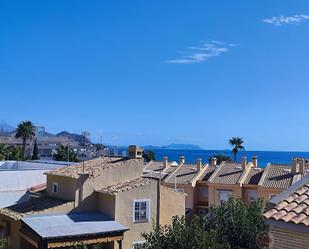 Vista exterior de Casa o xalet de lloguer en El Campello amb Aire condicionat, Terrassa i Balcó