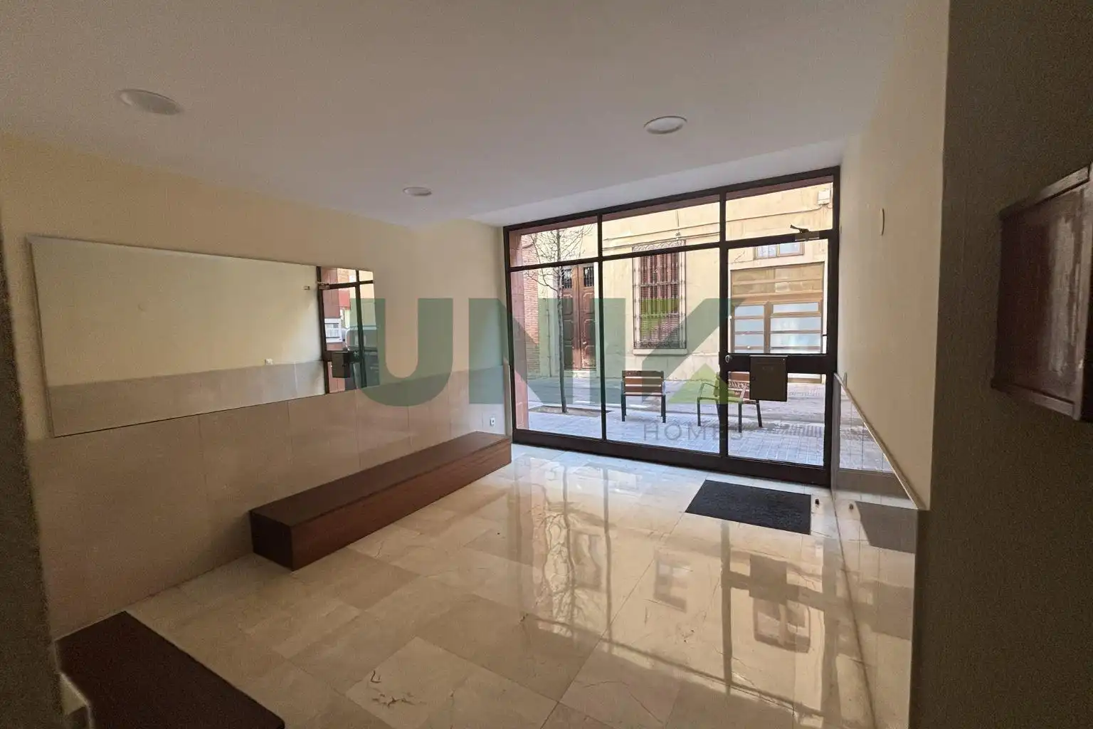 Vista exterior de Piso en venta en Barcelona con Aire acondicionado, Amueblado y Alarma