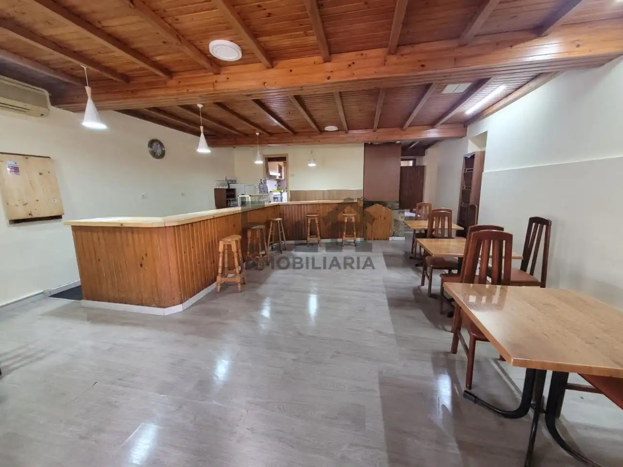 Local de alquiler en Coles con Aire acondicionado, Terraza y Amueblado