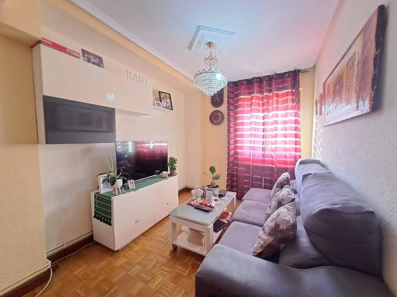 Sala d'estar de Pis en venda en Burgos amb Calefacció i Parquet