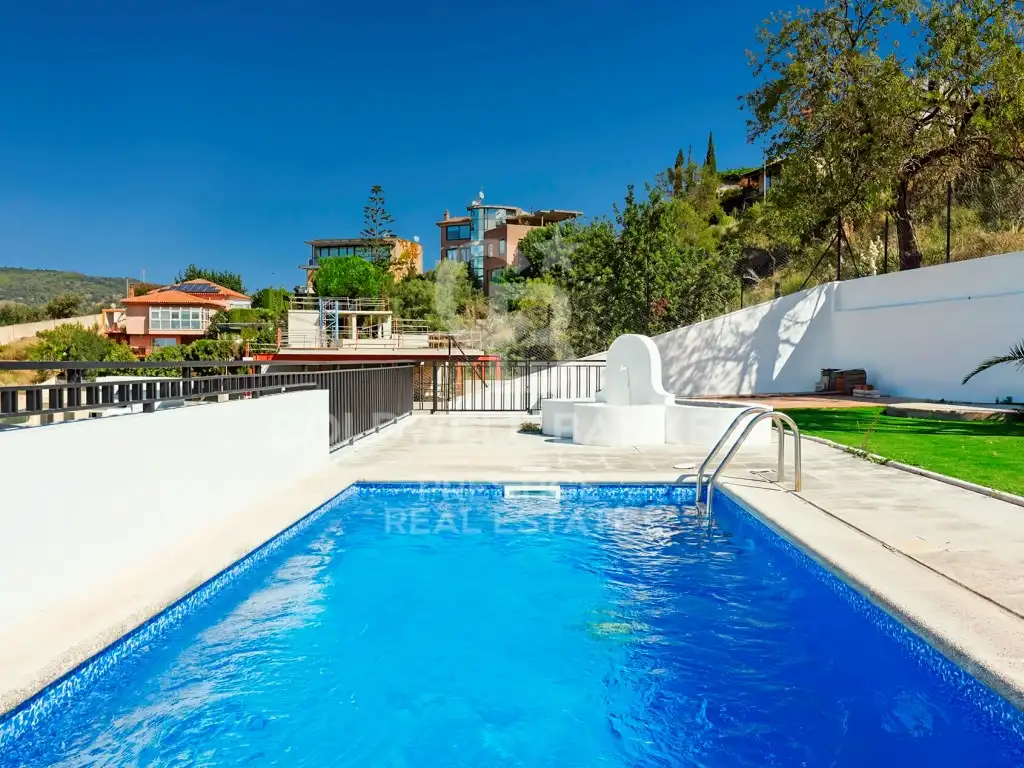Exterior view of Houses for sale in Esplugues de Llobregat