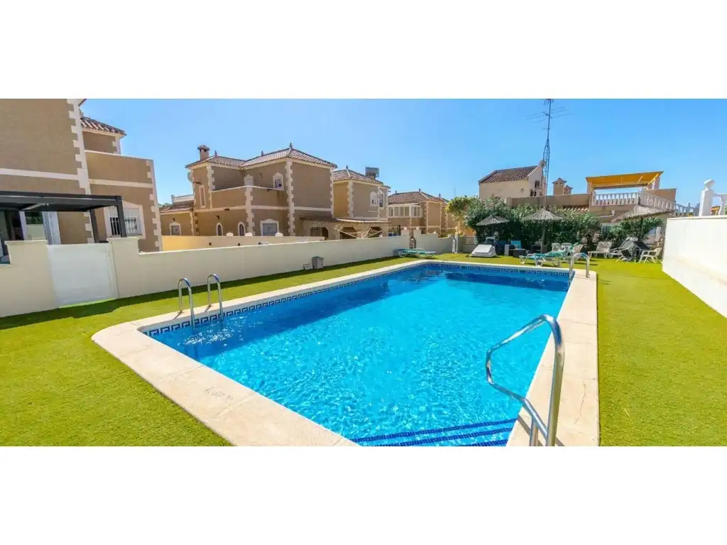 Casa con terraza en venta en San Miguel de Salinas