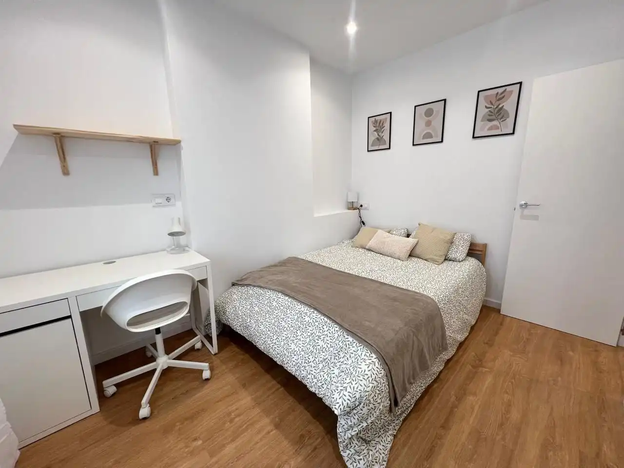 Bedroom of Flat for share in Ourense Capital   with Heating, Furnished and Balcony