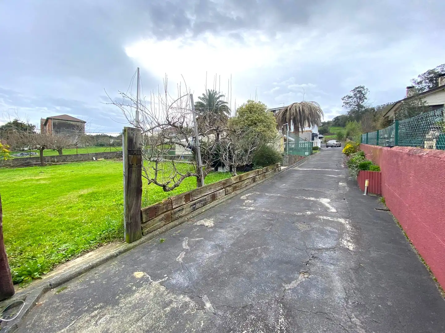 Vista exterior de Casa o xalet en venda en Castro-Urdiales amb Calefacció, Jardí privat i Parquet
