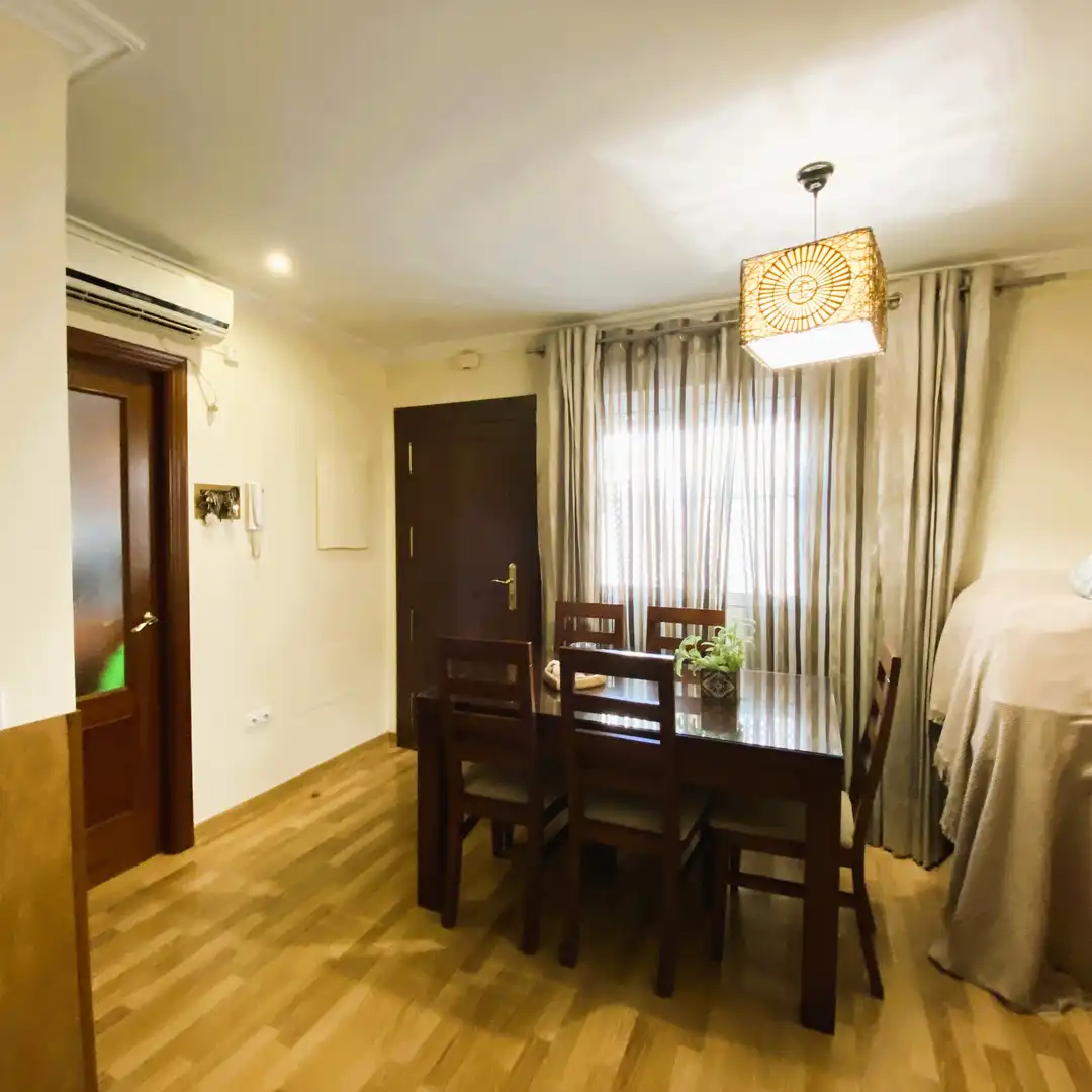 Comedor de Casa adosada en venta en Dos Hermanas con Aire acondicionado, Parquet y Trastero