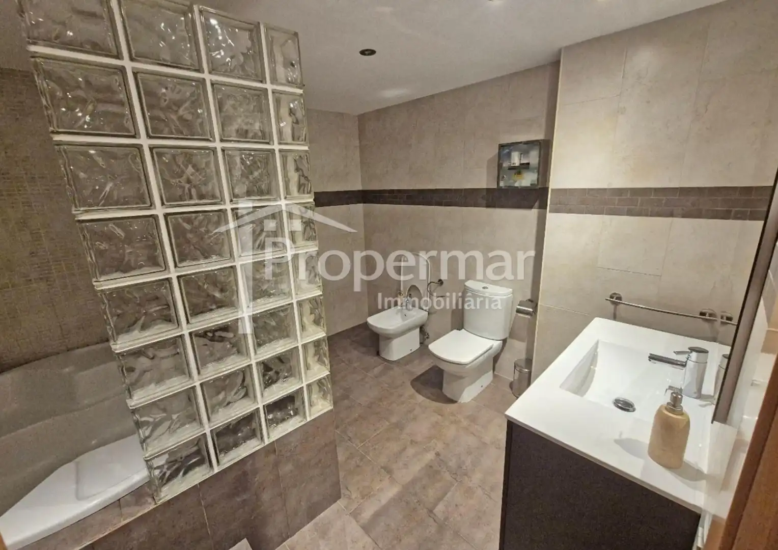 Badezimmer von Maisonette zum Verkauf in Badalona mit Heizung, Abstellraum und Möbliert