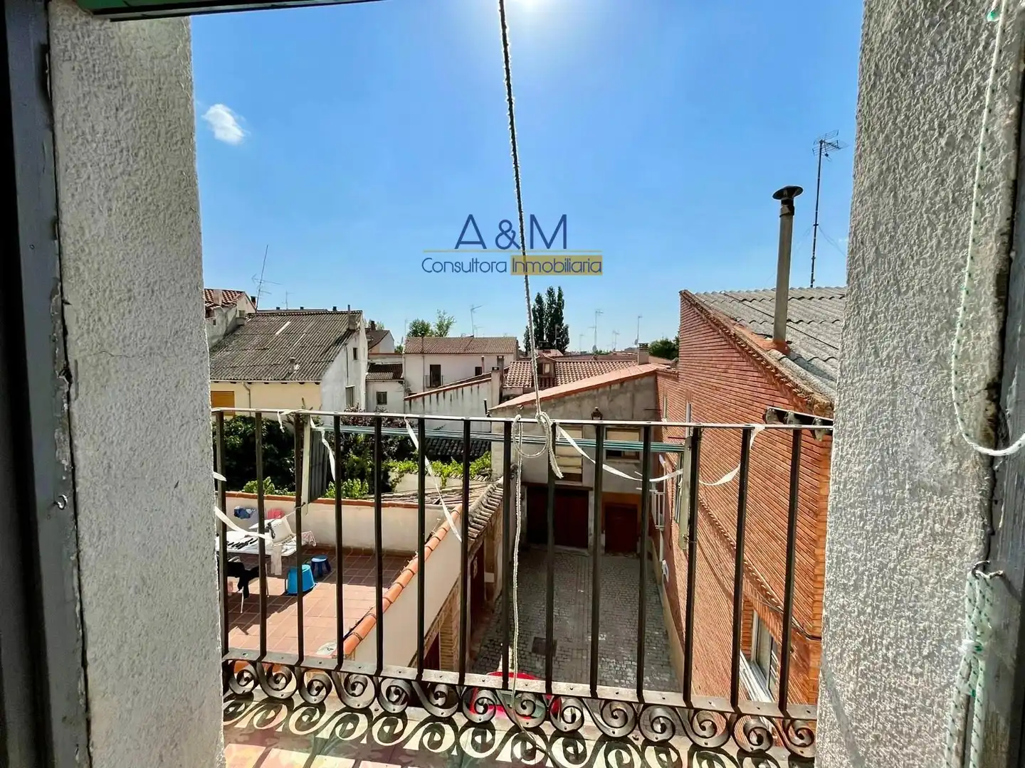 Vista exterior de Edifici en venda en Peñafiel