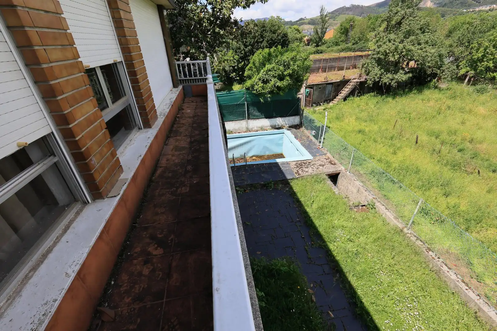 Piscina de Casa adosada en venta en O Barco de Valdeorras   con Calefacción, Piscina y Balcón