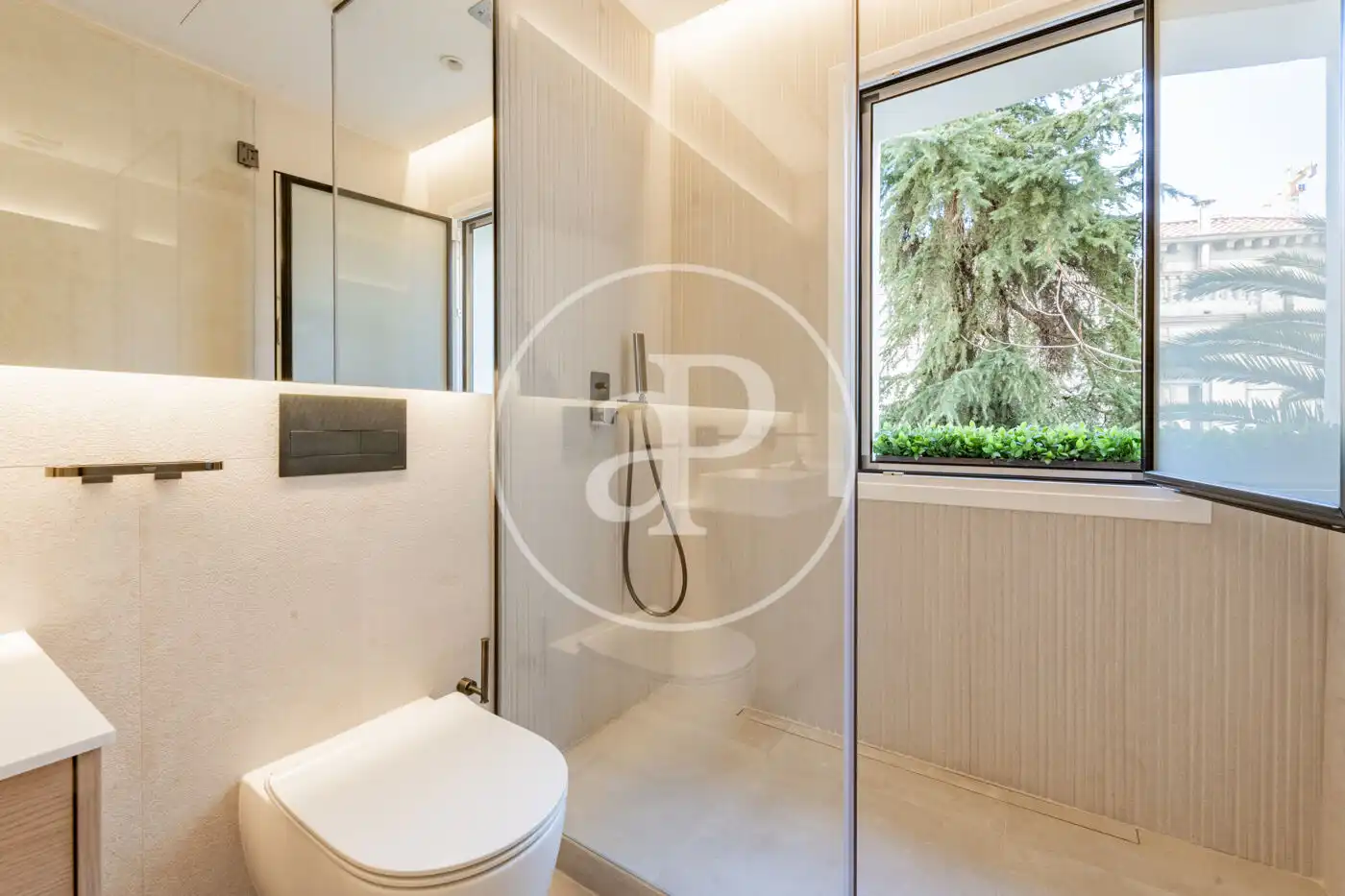 Badezimmer von Wohnung zum Verkauf in Madrid mit Klimaanlage, Heizung und Abstellraum