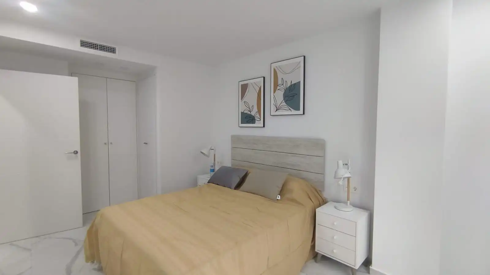 Dormitori de Apartament de lloguer en Alicante / Alacant amb Aire condicionat, Moblat i Piscina comunitària