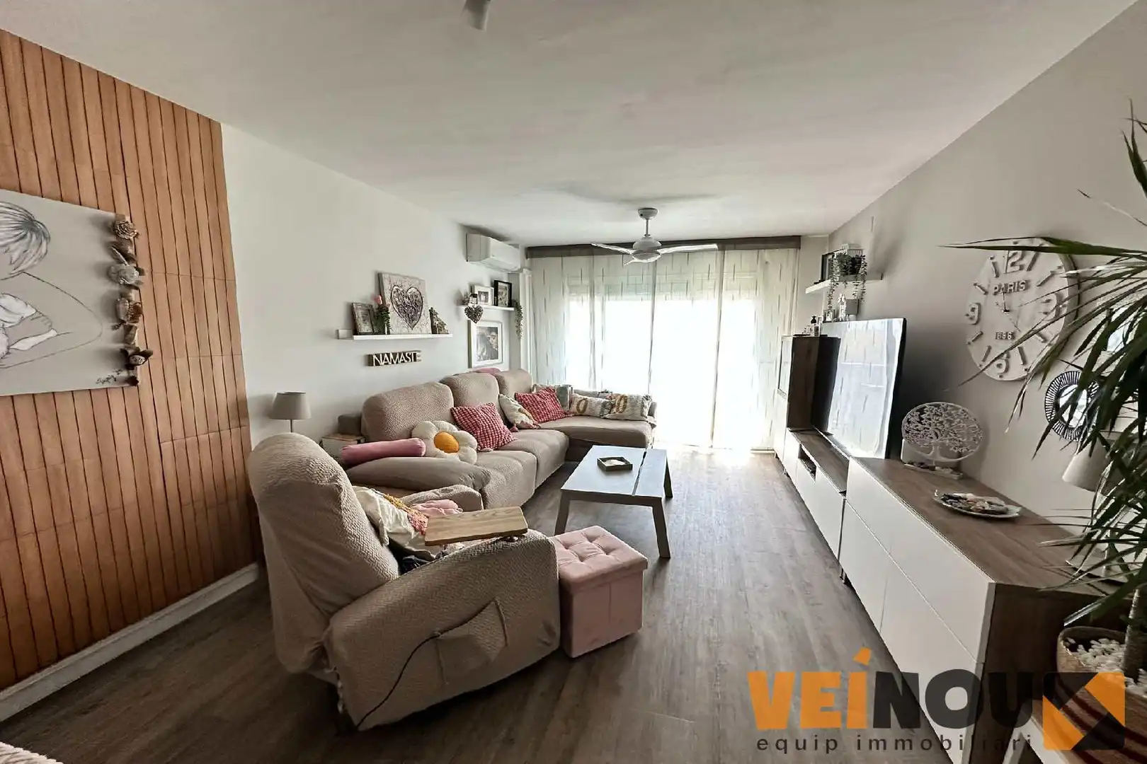 Living room of Flat for sale in Barcelona  with Air Conditioner, Parquet flooring and Balcony