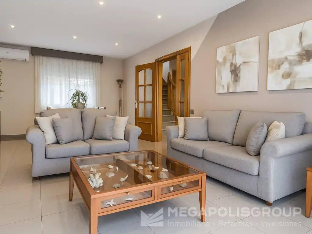 Sala de estar de Casa o chalet en venta en Sant Vicenç Dels Horts con Jardín privado, Terraza y Piscina