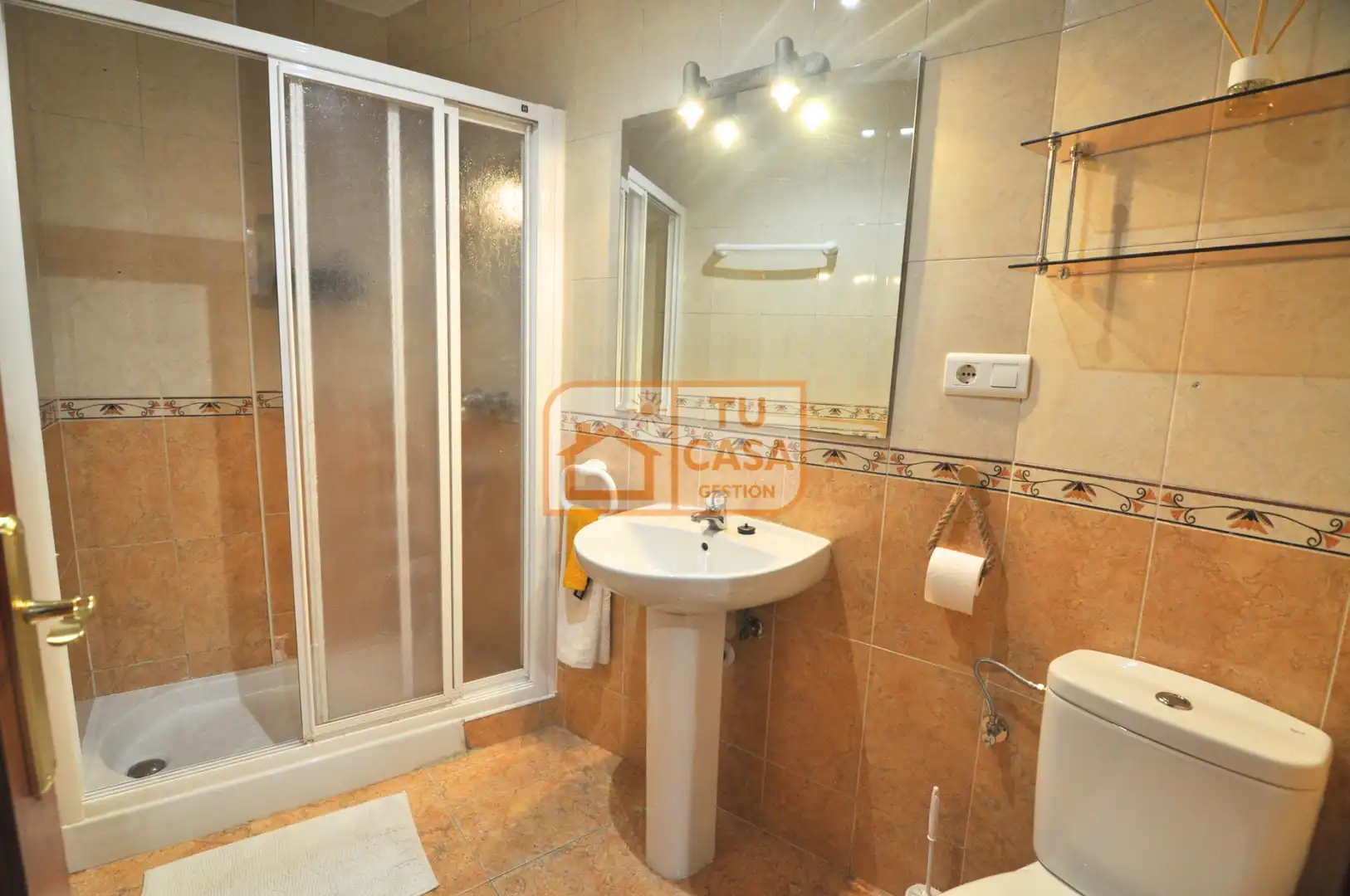 Bathroom of Flat for rent in Cáceres  with Air Conditioner, Heating and Parquet flooring