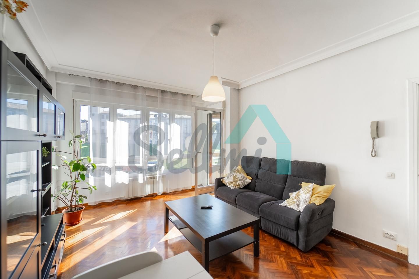 Living room of Flat to rent in Oviedo   with Heating, Parquet flooring and Terrace