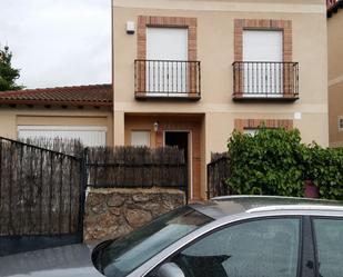 Vista exterior de Casa o xalet en venda en Palazuelos de Eresma amb Jardí privat, Terrassa i Traster