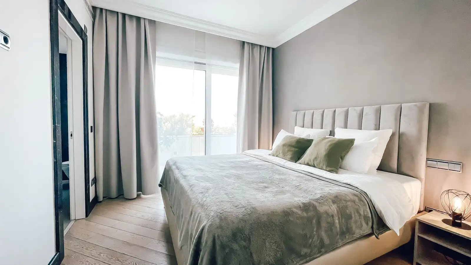 Dormitori de Àtic de lloguer en Marbella amb Aire condicionat, Terrassa i Moblat