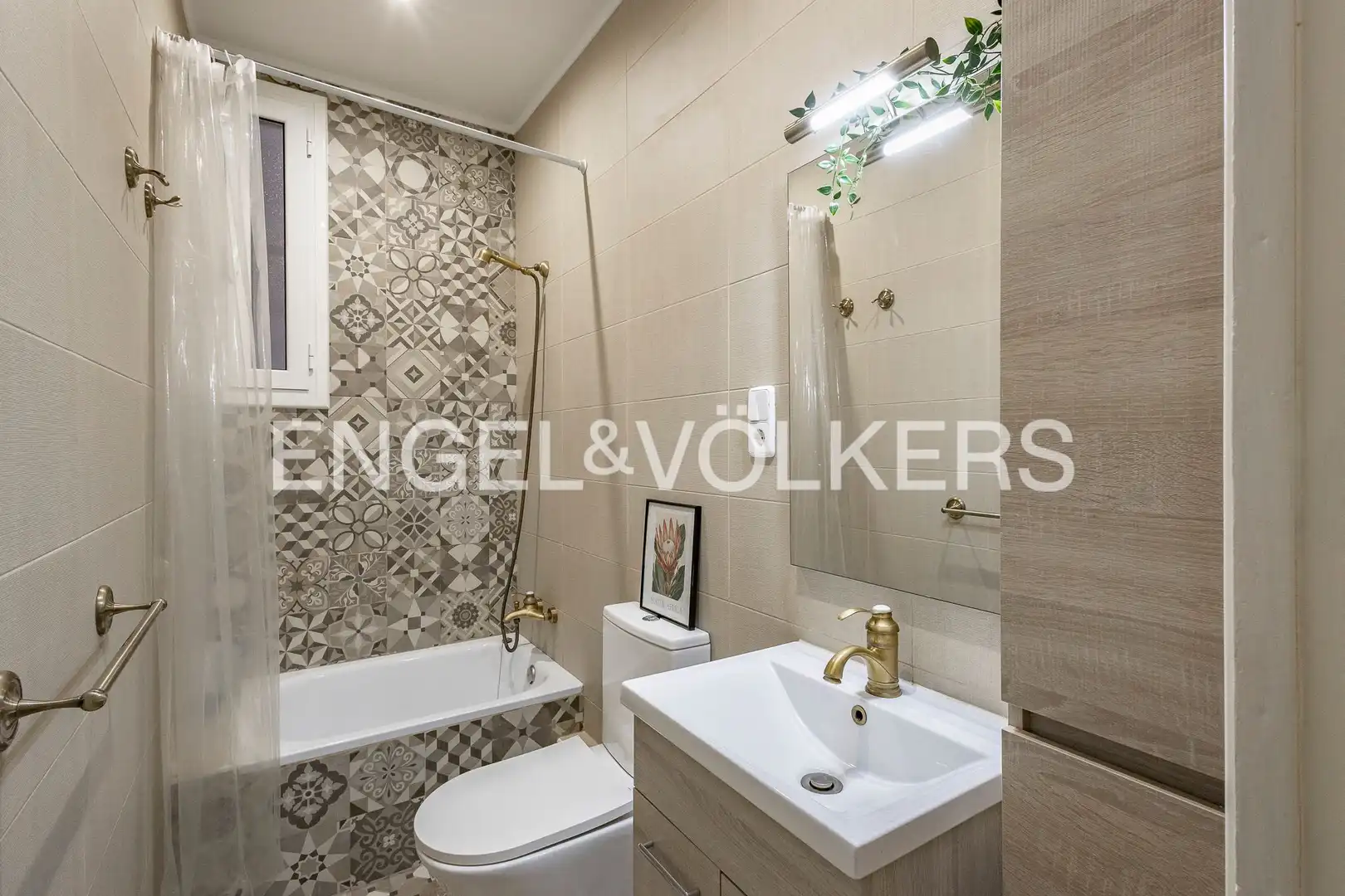 Badezimmer von Wohnung zum Verkauf in Barcelona mit Klimaanlage, Heizung und Terrasse
