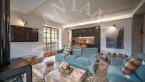 Living room of Flat for sale in Naut Aran  with Heating, Parquet flooring and Furnished